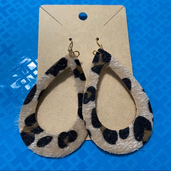 Leopard Animal Print Teardrop Cut Out Earrings - Picture 4 of 5